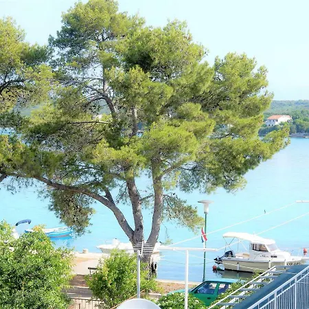 Indira Апартаменты Ловиште