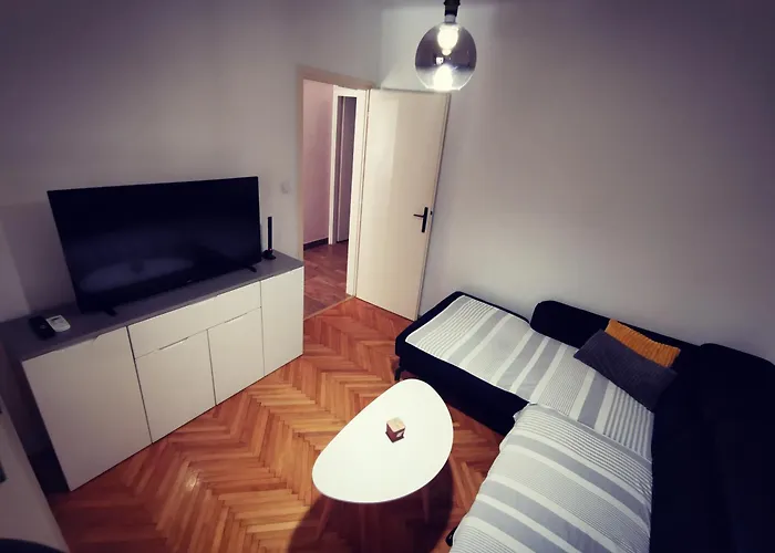 Indira شقة Lovište