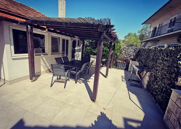 Indira * לוביסטה