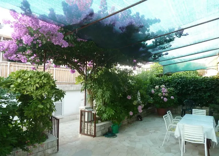 Indira * לוביסטה